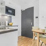 Cruwzo I Towers - Design Daire
